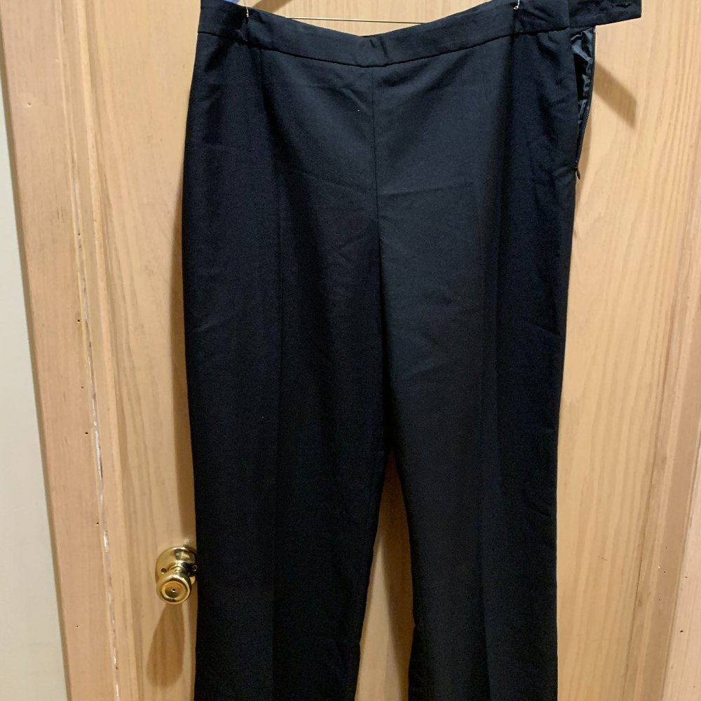 Le Suit Women's Black Flat Front ~~ Side Zipper Straight Dress Pants